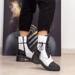 Schwarzschwarz-Biała-Stiefel Mei