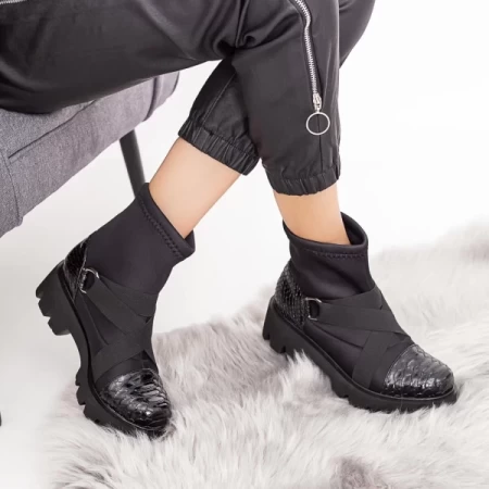 E503 schwarze Stiefel Existieren