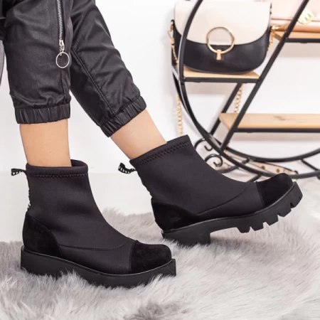 E501 Schwarze Stiefel Existieren
