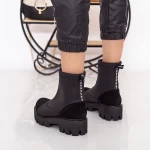 E501 Schwarze Stiefel Existieren
