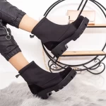 E501 Schwarze Stiefel Existieren