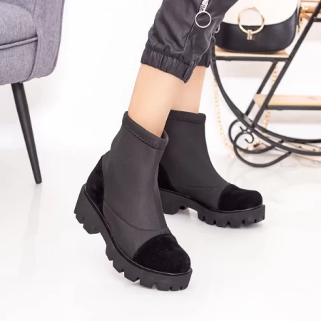 E501 Schwarze Stiefel Existieren