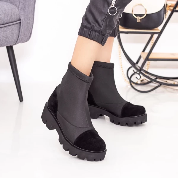 E501 Schwarze Stiefel Existieren
