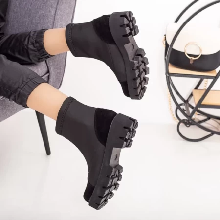 E501 Schwarze Stiefel Existieren