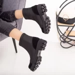 E501 Schwarze Stiefel Existieren