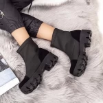 E501 Schwarze Stiefel Existieren