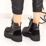 E502 schwarze Stiefel Existieren