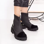 E501 Schwarze Stiefel Existieren