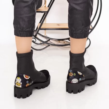 E501 Schwarze Stiefel Existieren