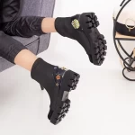 E501 Schwarze Stiefel Existieren
