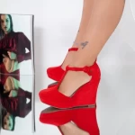 Sandalen auf der TY8 Roten Plattform Mei