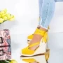 Sandalen auf der LE222 -Plattform Gelb Mei