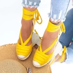 Sandalen auf der LE222 -Plattform Gelb Mei