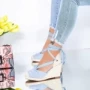 Sandalen auf der Blue -Plattform LE222 Mei