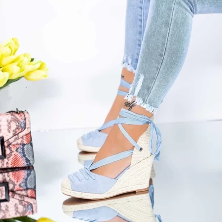 Sandalen auf der Blue -Plattform LE222 Mei