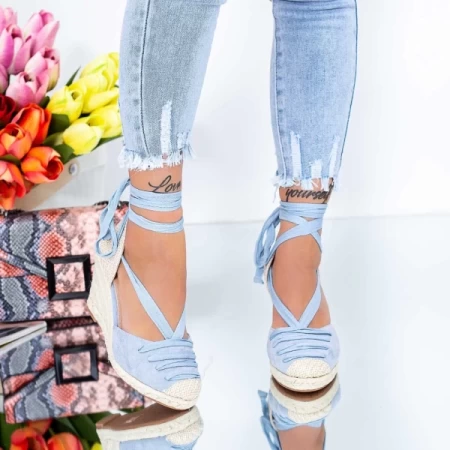 Sandalen auf der Blue -Plattform LE222 Mei