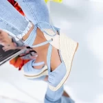 Sandalen auf der Blue -Plattform LE222 Mei