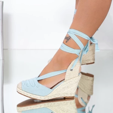 Sandalen auf der Blue -Plattform LE222 Mei