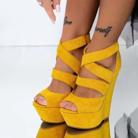 Sandalen auf der XKK512 -Plattform Gelb Mei
