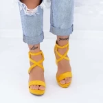 Sandalen auf der gelben TY9 -Plattform Mei