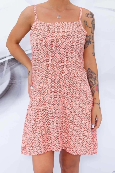 Frauenkleid 102-7 rot Mode