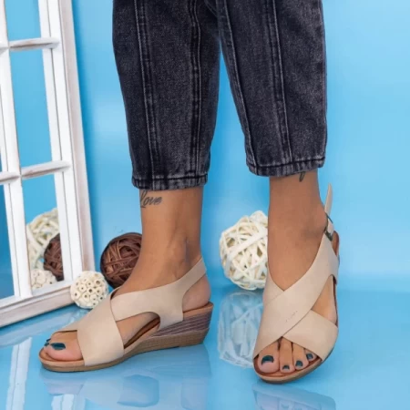 Sandalen auf der Plattform GH1929 Beige | Mei