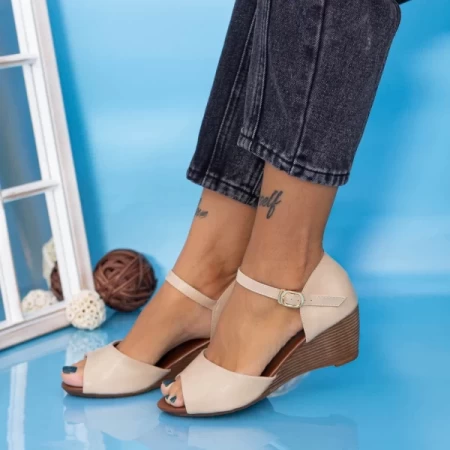Sandalen auf der Plattform GH1930 Beige | Mei