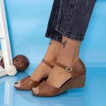 Sandalen auf der Plattform GH1930 Hellbraun Mei