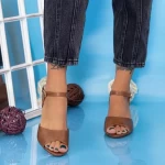 Sandalen auf der Plattform GH1930 Hellbraun Mei