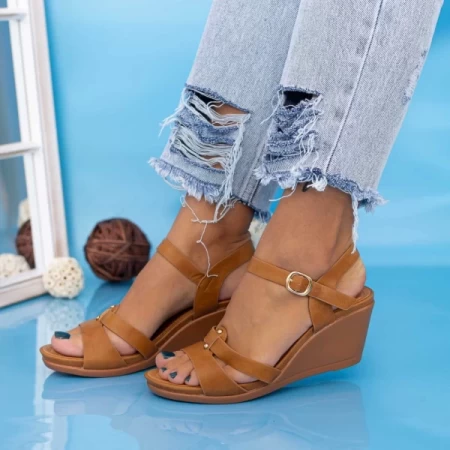 Sandalen auf der Plattform GH1928 Hellbraun Mei