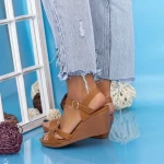 Sandalen auf der Plattform GH1928 Hellbraun Mei