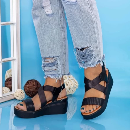 Sandalen auf der schwarzen PT12 -Plattform Mei