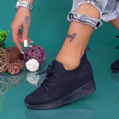 Sportschuhe auf der KDN19 -Plattform schwarz | Mei