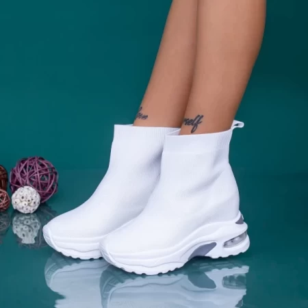 Sportschuhe auf der weißen Plattform MX302 Mei