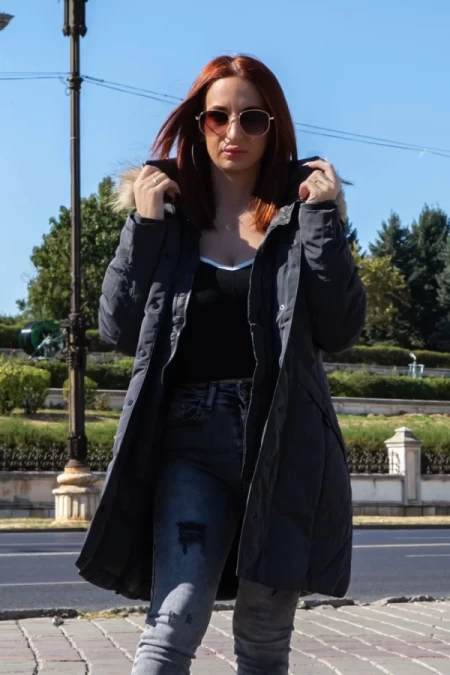 Frauenjacke mit Motorhaube, aus natürlicher Fell DM8838-C Grey | Macleria