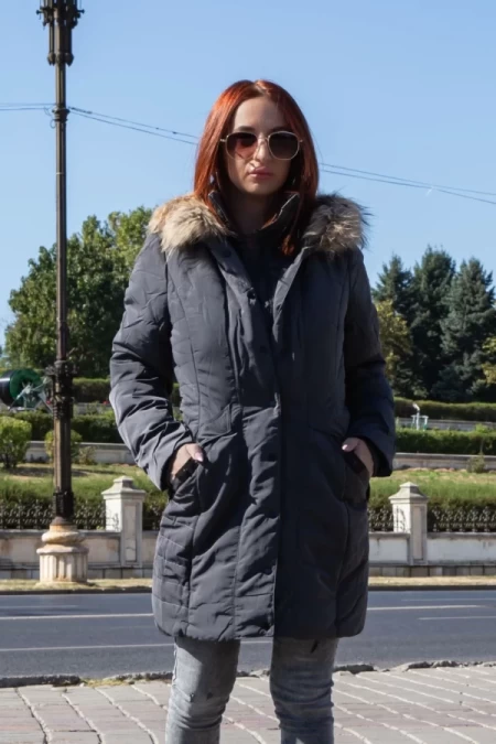 Frauenjacke mit Motorhaube, aus natürlicher Fell DM8838-C Grey | Macleria